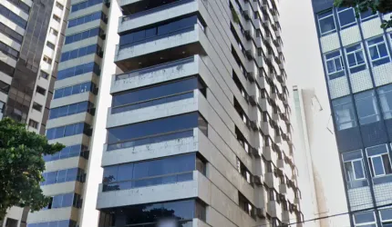 Apartamento com 230m2, 4 Quartos sendo 4 Suíte, Dep Completa, 3 Vagas!