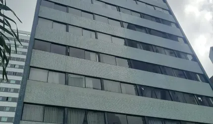 Apartamento com aproximadamente 100m2, 3 Quartos sendo 1 Suíte, Dep completa, 2 vagas!