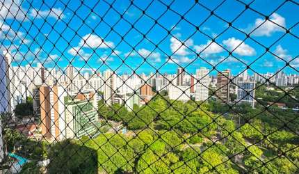 4 suítes ao lado do parque da Jaqueira, acesso exclusivo ao parque. 335 m², 5 vagas.