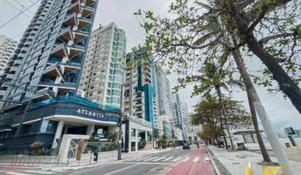 FRENTE MAR DIFERENCIADO - Apartamento no Edifício Atlantis frente mar com vista panorâmica da orla de Balneário Camboriú, com 700 m² de área total, se