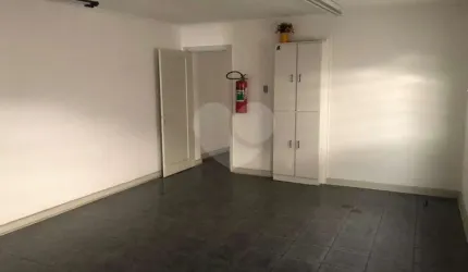 Prédio inteiro à venda em Brás - SP