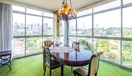 Casa térrea com 4 quartos à venda em Pacaembu - SP