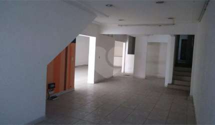 Casa térrea à venda ou para locação em Indianópolis - SP