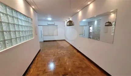 Casa com 4 quartos à venda em São Judas - SP