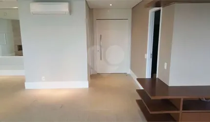 Apartamento com 3 quartos à venda em Tamboré - SP