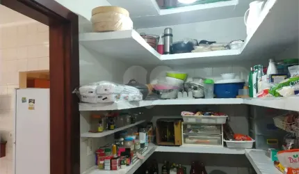 Casa com 4 quartos à venda em Alphaville - SP