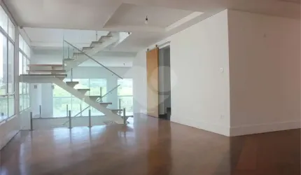Casa com 4 quartos à venda ou para locação em Alphaville - SP