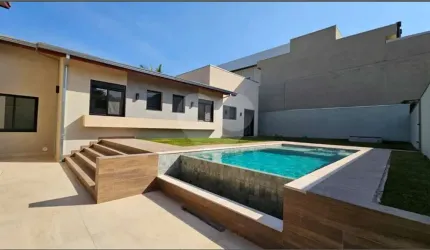 Casa térrea com 4 quartos à venda em Alphaville - SP