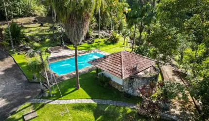 Chácara / sítio com 6 quartos à venda na Estrada Friburgo-Amparo, Chácara Paraíso, Nova Friburgo, 149000 m2 por R$ 2.290.000
