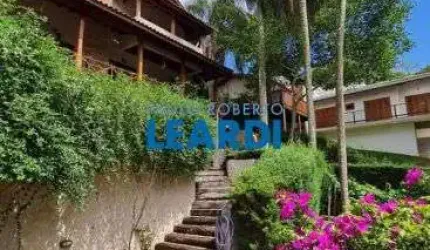 CASA ASSOBRADADA - PORTÃO - SP