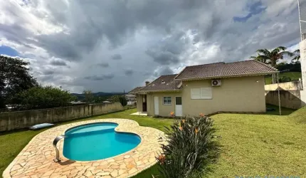 Oportunidade Casa Térrea à Venda em Condomínio Fechado de Atibaia!