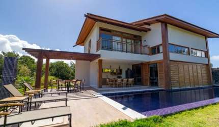 Casa 4 suítes com piscina na Praia do Forte