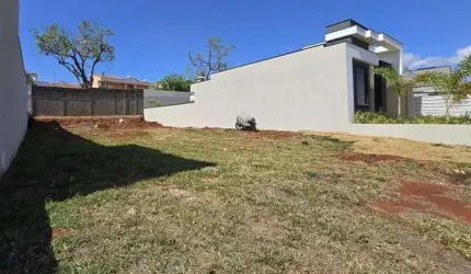 Lote no condominio Royal Garden