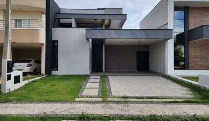 Casa térrea à venda com 3 suites, 4 vagas e 5 banheiros.