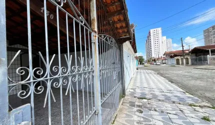 Casa em Praia Grande na Vila Caiçara, 02 dor com 01 suíte terto da Praia