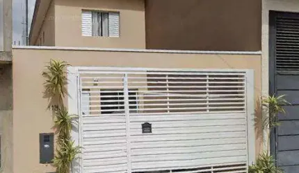 CASA COM TRÊS DORMITÓRIOS E DUAS VAGAS EM JANDIRA - JARDIM ANA CRISTINA