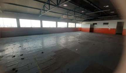 ALUGA-SE GALPÃO SOBRELOJA 900 m2 - CARAPICUÍBA -