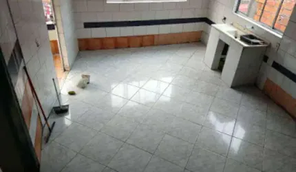 IMÓVEL PARA RENDA COM 5 CASAS E 2 SALÕES COMERCIAIS