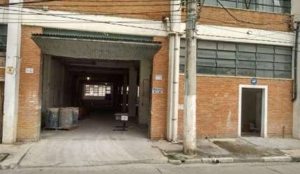 Galpão de 800 m² para locação em Jandira - SP.