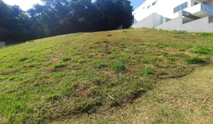 TERRENO A VENDA NO CONDOMÍNIO BEVERLY HILLS.