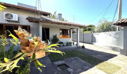 Casa plana 3 dormitórios, sendo uma suíte, lareira, churrasqueira, água quente, à venda em Novo Hamburgo.