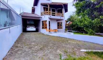 Casa com 4 dormitórios, sendo uma suíte com banheira de Hidromassagem à venda em Novo Hamburgo.