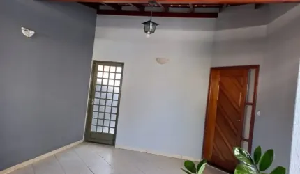 CASA  3 dormitorios uma suite em Assis/SP