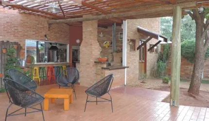 Casa para Venda em Pirassununga, Centro, 3 dormitórios, 2 suítes, 4 banheiros, 2 vagas