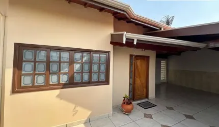 Casa para Venda em Pirassununga, Jardim Europa, 3 dormitórios, 2 suítes, 1 banheiro, 2 vagas