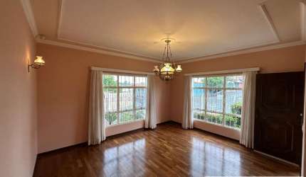 Casa para Venda em Pirassununga, Centro, 3 dormitórios, 1 suíte, 3 banheiros, 4 vagas