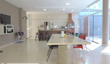 Casa para Venda em Pirassununga, Centro, 3 dormitórios, 3 suítes, 3 banheiros, 4 vagas