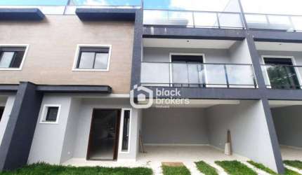 Lindo sobrado com 3 suítes sendo uma máster com espaço para closet, terraço com espaço gourmet e muito mais, bem próximo do centro.