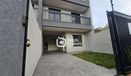 Confortável sobrado de frente pra rua com: 3 Dormitórios sendo uma suíte, terraço com espaço gourmet com churrasqueira e a poucos minutos do terminal