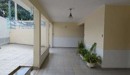 Bela residência-local privilegiado-imóvel desocupado-próximo-supermercado-farmácia-3 dormitórios-5 vagas de garagem-valor de venda R$ 560.000,00.