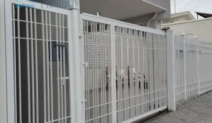 Linda casa toda reformada-Jardim Garcia-próxima ao Santuário Guadalupe-aceita PERMUTA por imóvel menor valor na região ou Santos- valor R$790.000,00.
