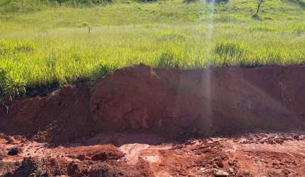 Vende-se terreno com ótimo acesso por Arujá