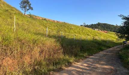 Terreno á venda ótima localização em área rural de Arujá