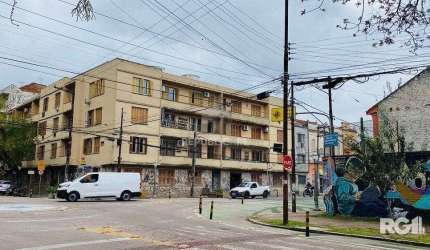 APARTAMENTO A VENDA, 3 DORMITÓRIOS REFORMADO NA JOÃO ALFREDO.