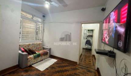 APARTAMENTO DE 2 DORMITÓRIOS NO CENTRO HISTÓRICO.