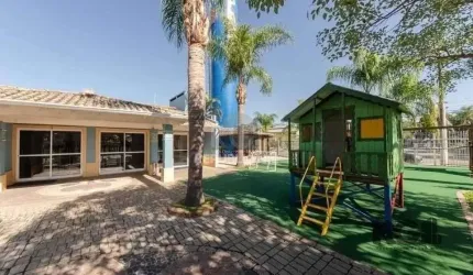 Casa em condomínio no Humaitá de 3 dormitórios vaga e infra