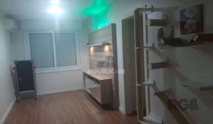 Apartamento 2 dormitórios, de frente 100% reformado bairro Cidade Baixa- Porto