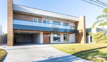 Linda Casa de 5 suítes com fundos Lago no TerraVille