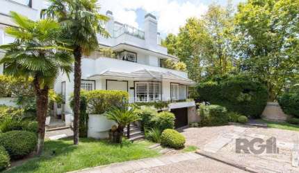 Casa em condominio, mobiliada com 741m² privativos , com 3 suítes- master