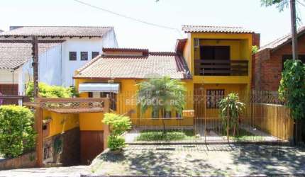 Casa 04 dormitórios, 02 suítes, living 02 ambientes