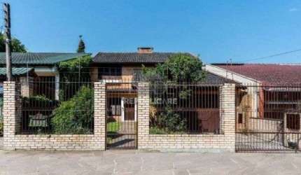 Sobrado em Porto Alegre, no bairro Camaquã, com 3 dormitório(s), e 3 banheiros,