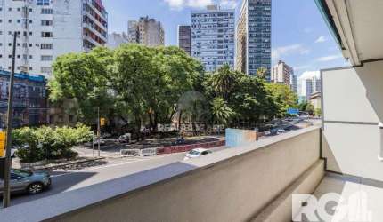 Studio localizado no Centro Histórico de Porto Alegre, uma das ruas mais charmos