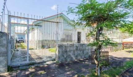 Casa com 3 dormitórios no bairro Tristeza
