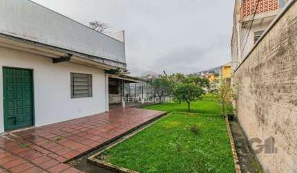 Casa com 2 dormitórios no bairro Vila João Pessoa