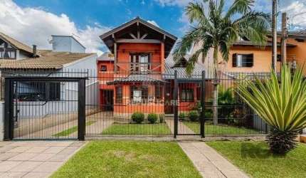 Excelente casa de 209m² com 3 dormitórios, piscina e 3 vagas de garagem.