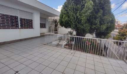 Casa à venda com 3 quartos, 1 vaga e pátio - Bairro Medianeira